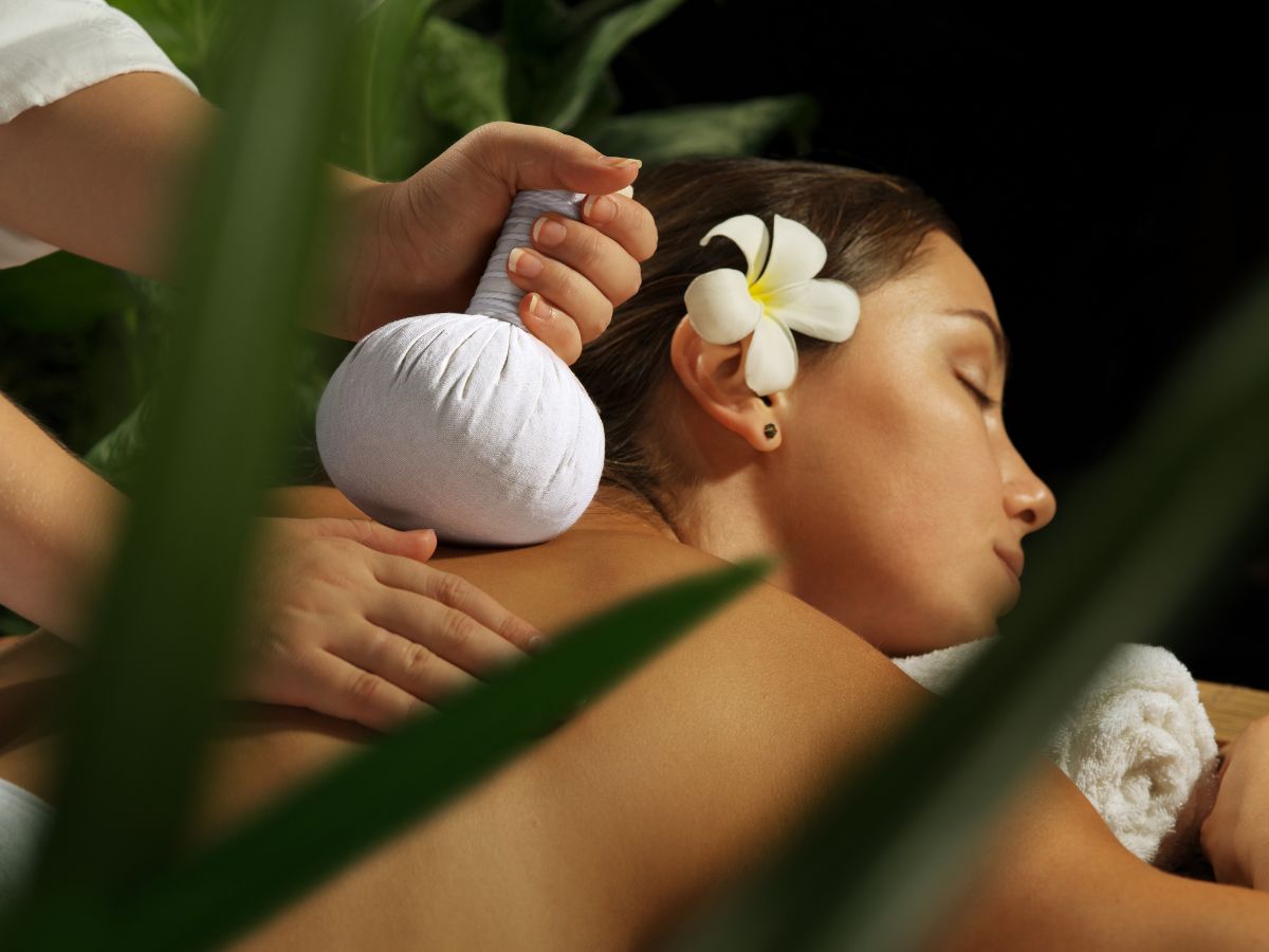 thai herbal compress massage